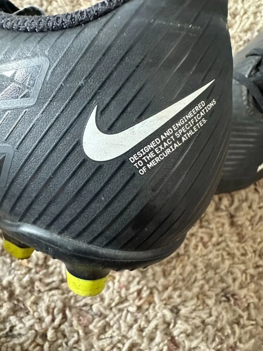 Nike Mercurial Vapor 15 Academy Soccer Cleats Size 4.5Y Black/Yellow Lightweight